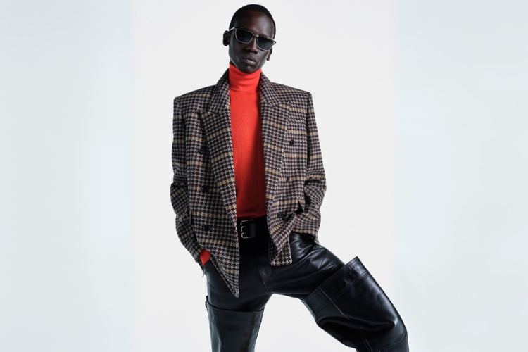 bil-skarsgard-predvodi-saint-laurent-kampanju-za-jesen-2025-3