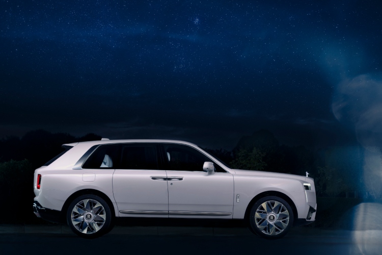rolls-royce-cullinan-cosmos-jedinstveni-automobil-koji-slavi-beskraj-svemira-1