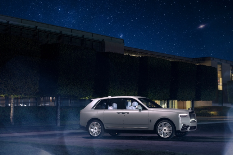 rolls-royce-cullinan-cosmos-jedinstveni-automobil-koji-slavi-beskraj-svemira-3