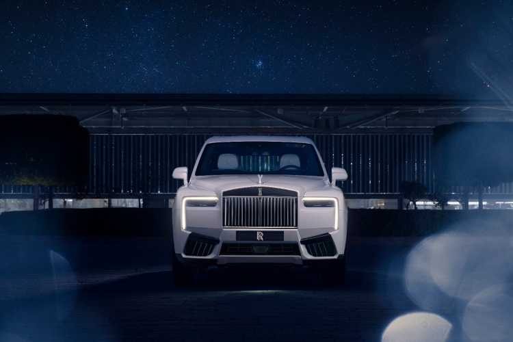 rolls-royce-cullinan-cosmos-jedinstveni-automobil-koji-slavi-beskraj-svemira-4