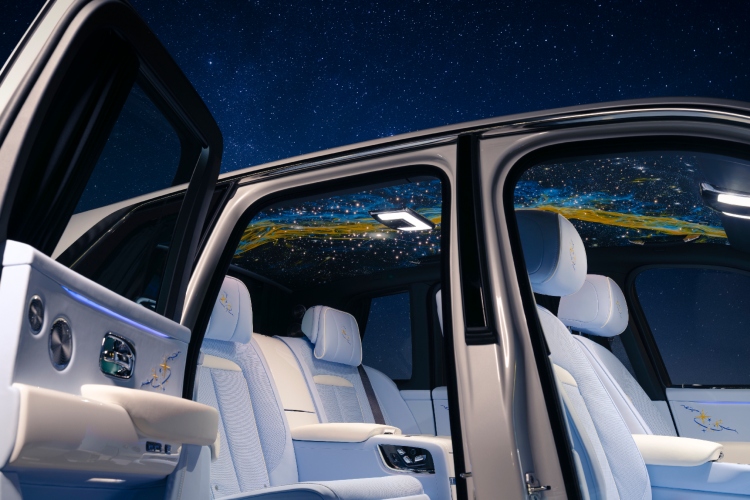 rolls-royce-cullinan-cosmos-jedinstveni-automobil-koji-slavi-beskraj-svemira-5