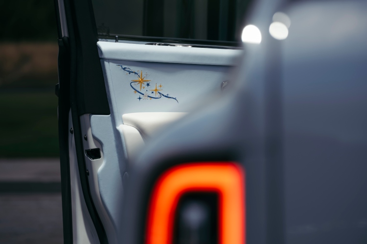 rolls-royce-cullinan-cosmos-jedinstveni-automobil-koji-slavi-beskraj-svemira-9