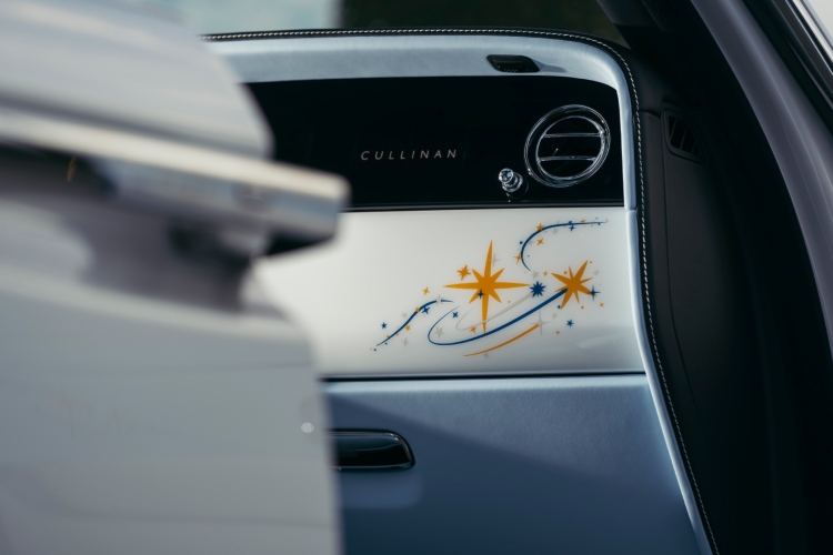 rolls-royce-cullinan-cosmos-jedinstveni-automobil-koji-slavi-beskraj-svemira-10