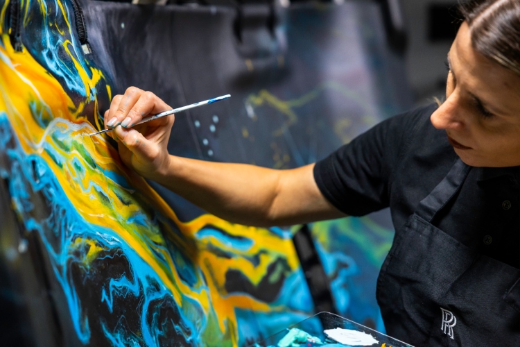 rolls-royce-cullinan-cosmos-jedinstveni-automobil-koji-slavi-beskraj-svemira-14