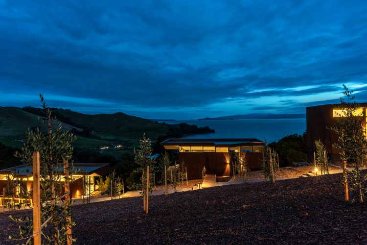 omana-villas-waiheke-island-luksuzni-hotel-novi-zeland-angelo-cappellini-enterijer-villa-surrender-7