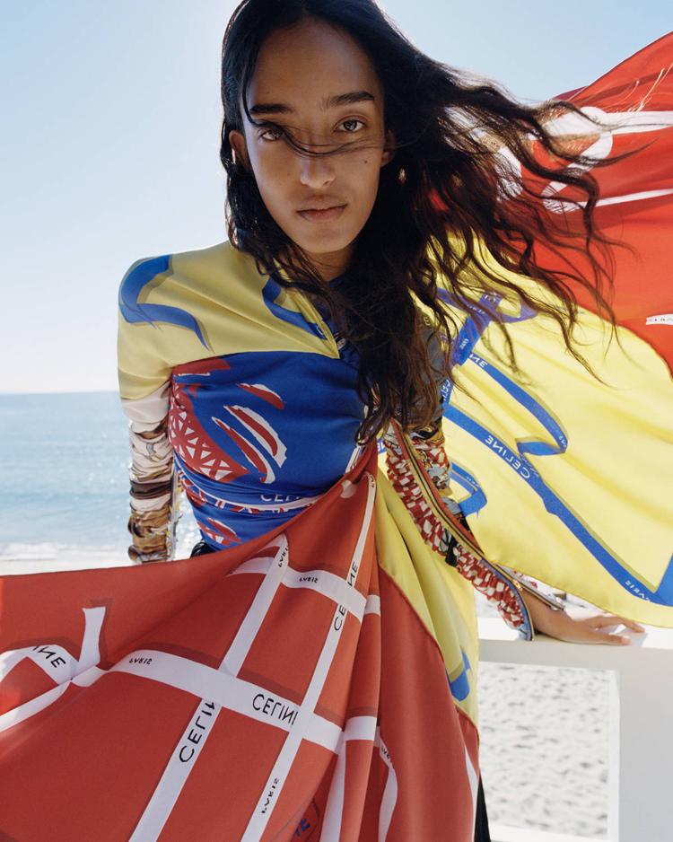 celine-leto-2026-kampanja-minimalizam-talasi-luksuz-moda-triomphe-torba-naocare-haljina-1