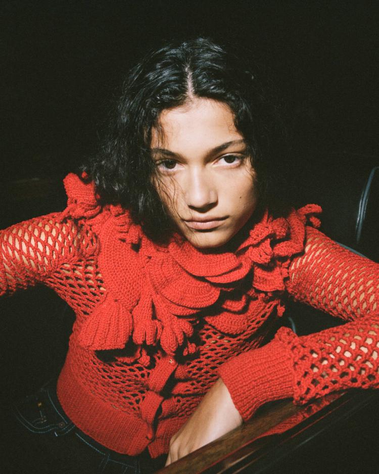 celine-leto-2026-kampanja-minimalizam-talasi-luksuz-moda-triomphe-torba-naocare-haljina-6