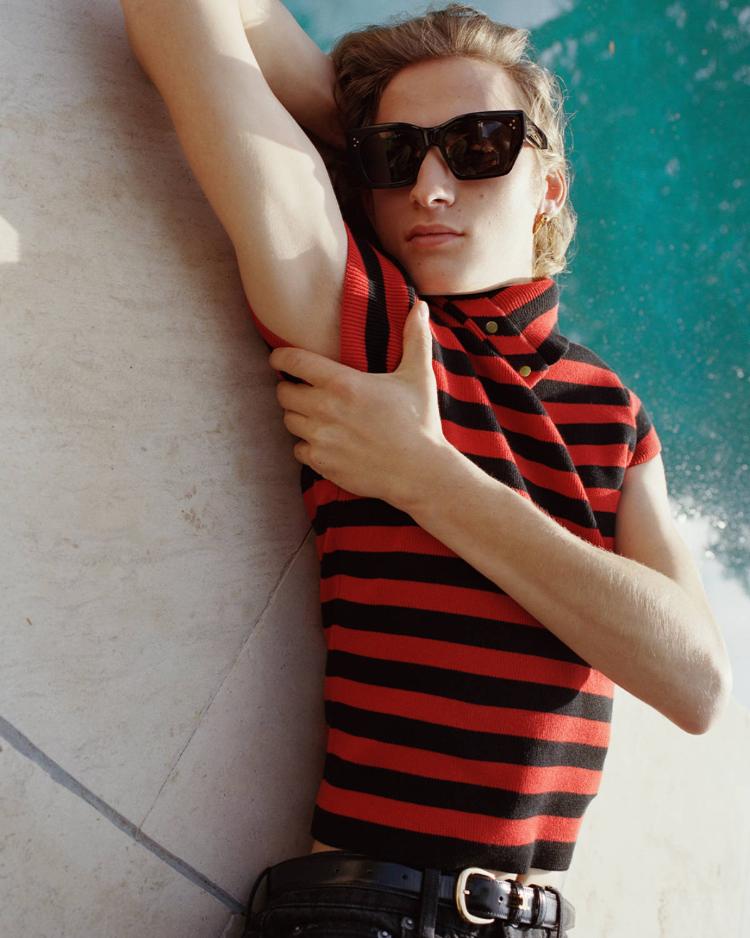 celine-leto-2026-kampanja-minimalizam-talasi-luksuz-moda-triomphe-torba-naocare-haljina-14