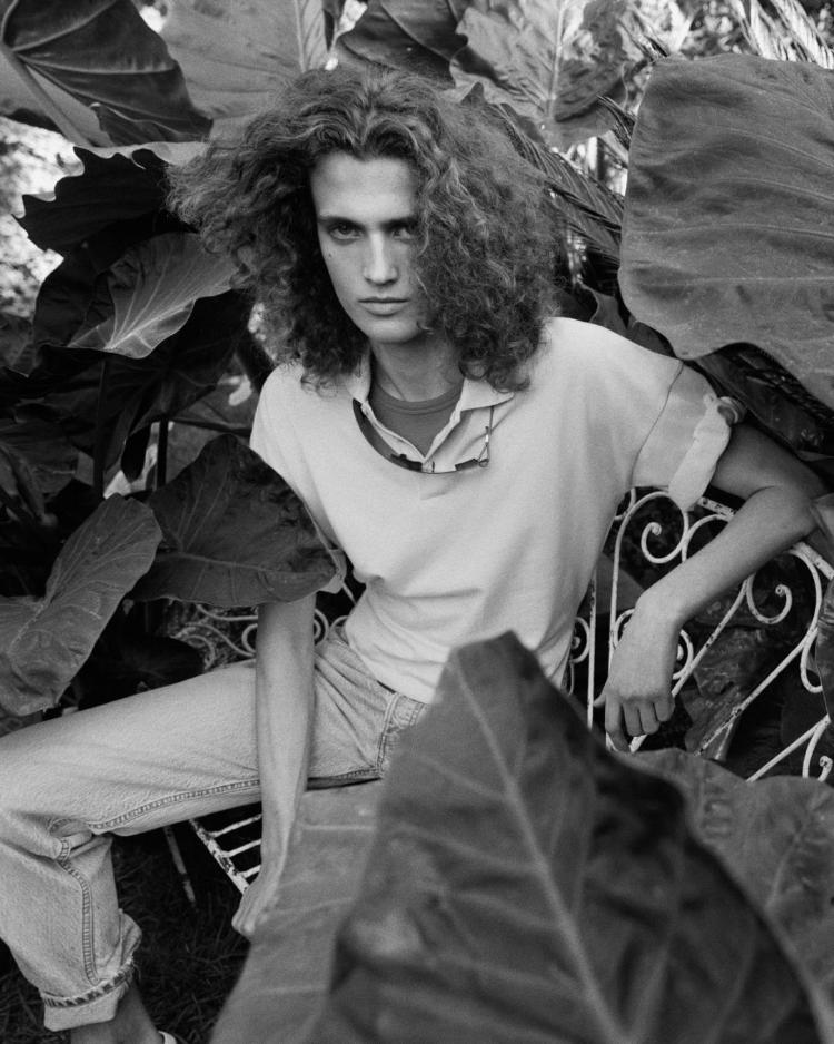 celine-leto-2026-kampanja-minimalizam-talasi-luksuz-moda-triomphe-torba-naocare-haljina-19