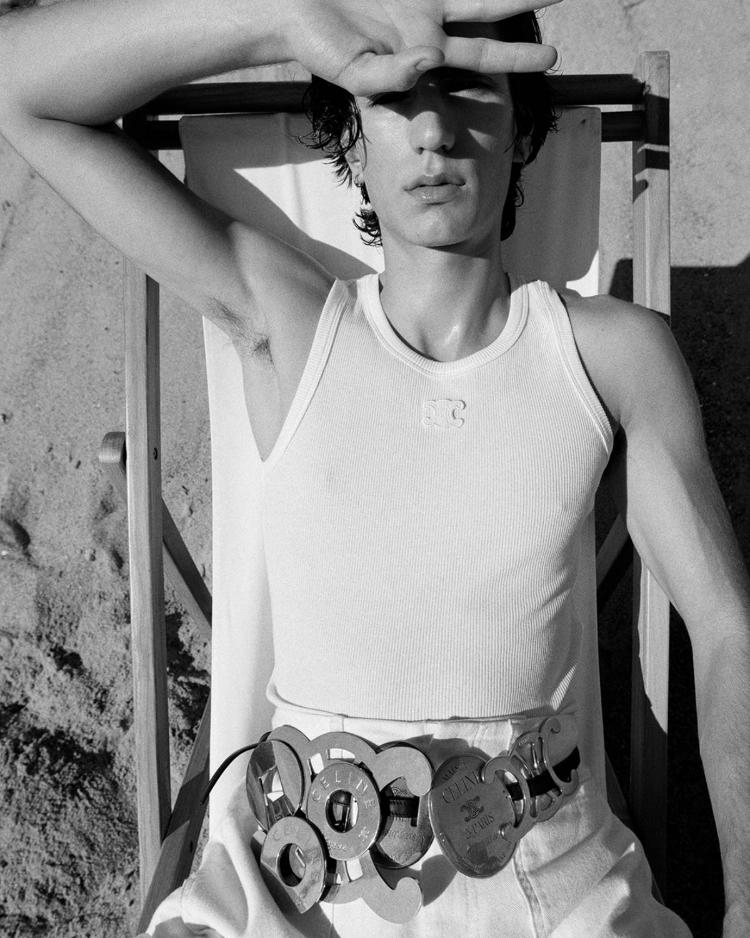 celine-leto-2026-kampanja-minimalizam-talasi-luksuz-moda-triomphe-torba-naocare-haljina-21