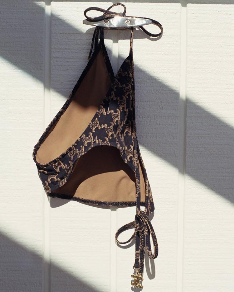 celine-leto-2026-kampanja-minimalizam-talasi-luksuz-moda-triomphe-torba-naocare-haljina-28