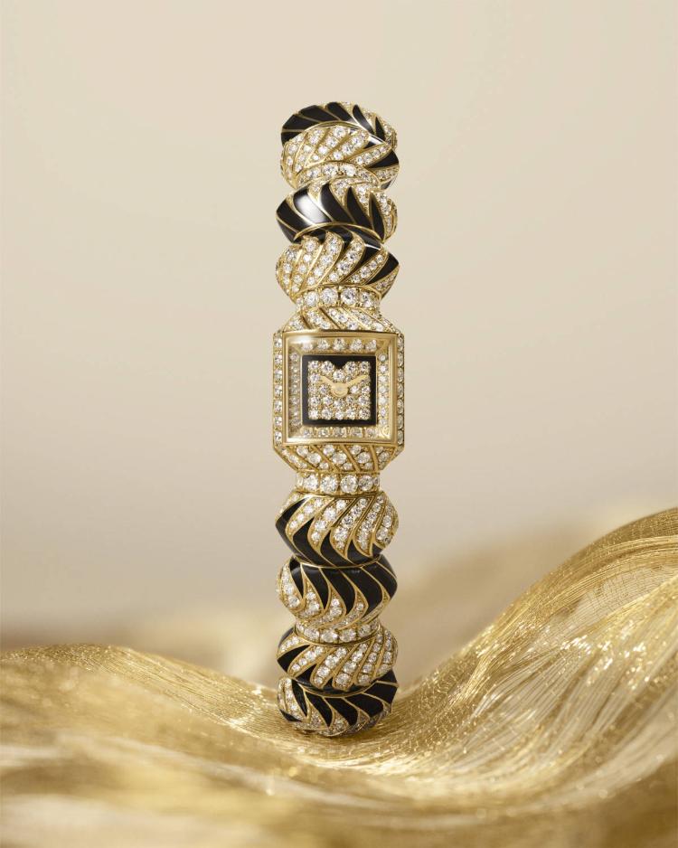 cartier-myst-sat-dijamantska-narukvica-luksuzni-nakit-2026-sculpturalni-dizajn-10