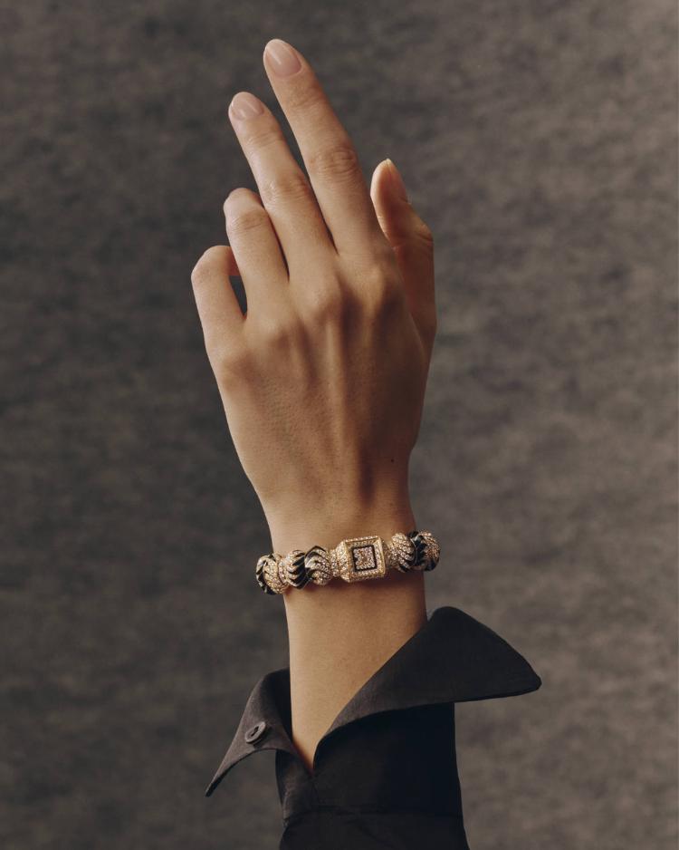 cartier-myst-sat-dijamantska-narukvica-luksuzni-nakit-2026-sculpturalni-dizajn-13