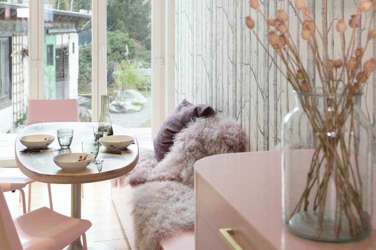 himacs-ruby-kuhinja-roze-dizajn-banana-kupatilo-zuta-boja-moderan-enterijer-2026-3