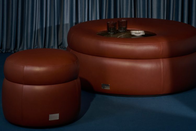 versace-home-2026-kolekcija-luksuzni-namestaj-meteora-sofa-medusa-lampa-dizajn-3