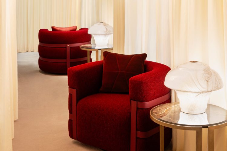 versace-home-2026-kolekcija-luksuzni-namestaj-meteora-sofa-medusa-lampa-dizajn-6