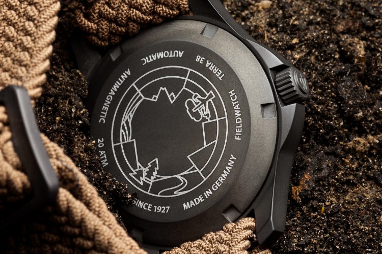 stowa-terra-fieldwatch-2026-minimalisticki-sat-outdoor-desert-forest-soil-21