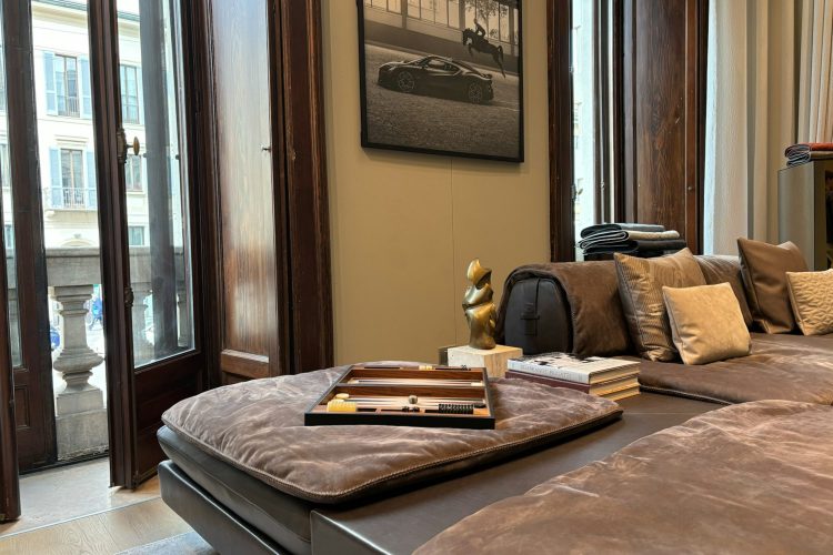 bugatti-home-2026-icon-collection-karbon-namestaj-type-21-sofa-luksuzni-enterijer-4