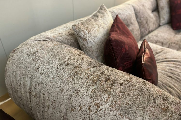 bugatti-home-2026-icon-collection-karbon-namestaj-type-21-sofa-luksuzni-enterijer-5