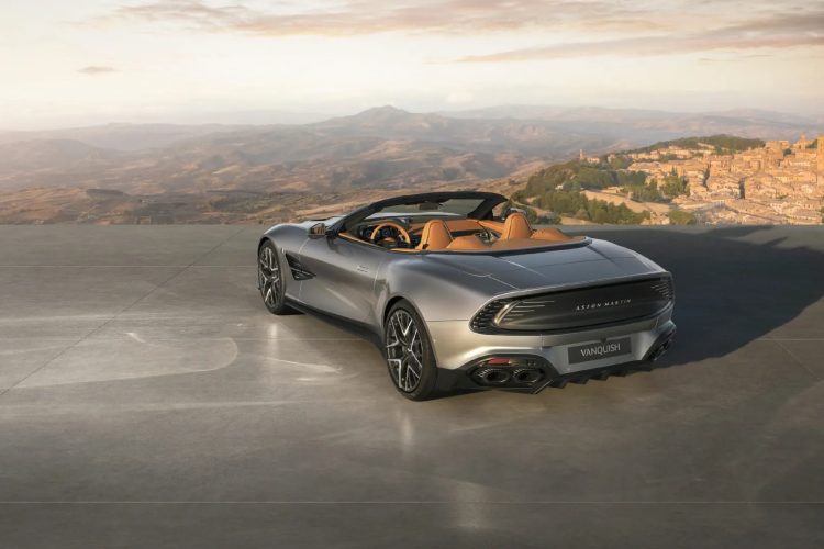 aston-martin-vanquish-25th-anniversary-edition-q-by-aston-martin-v12-luksuzni-automobil-2026-1
