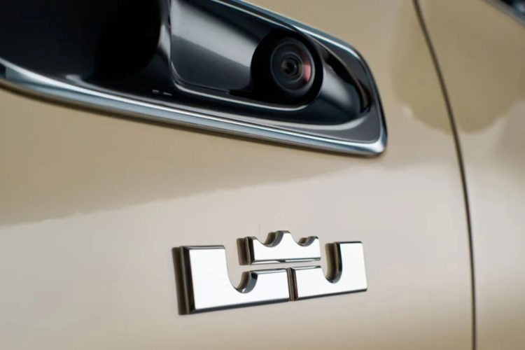 lebron-dzejms-mercedes-maybach-s680-manufaktur-aukcija-luksuzni-automobil-2026-3