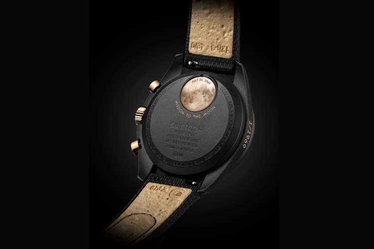swatch-mission-to-the-moon-1969-moonswatch-moonshine-zlato-2026-10