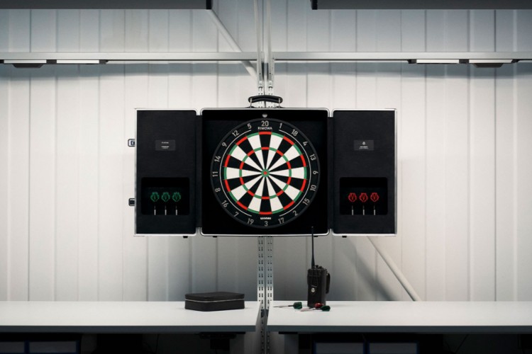 rimowa-dartboard-case-luksuzna-kutija-za-pikado-2026-1