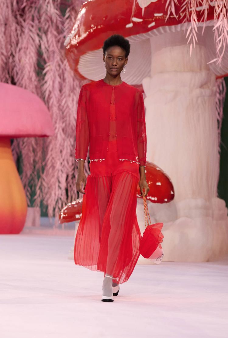 chanel-haute-couture-proleceleto-2026-poetski-let-u-dusu-visoke-mode-3