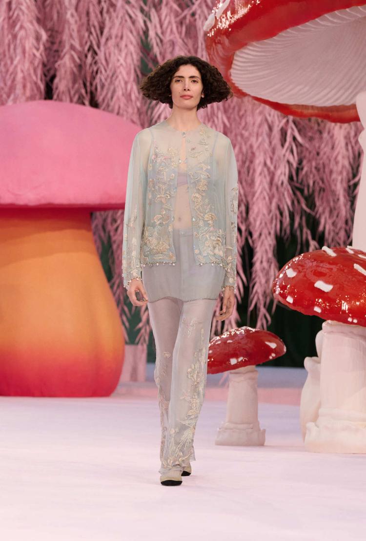 chanel-haute-couture-proleceleto-2026-poetski-let-u-dusu-visoke-mode-5