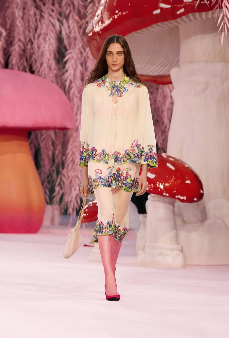 chanel-haute-couture-proleceleto-2026-poetski-let-u-dusu-visoke-mode-10