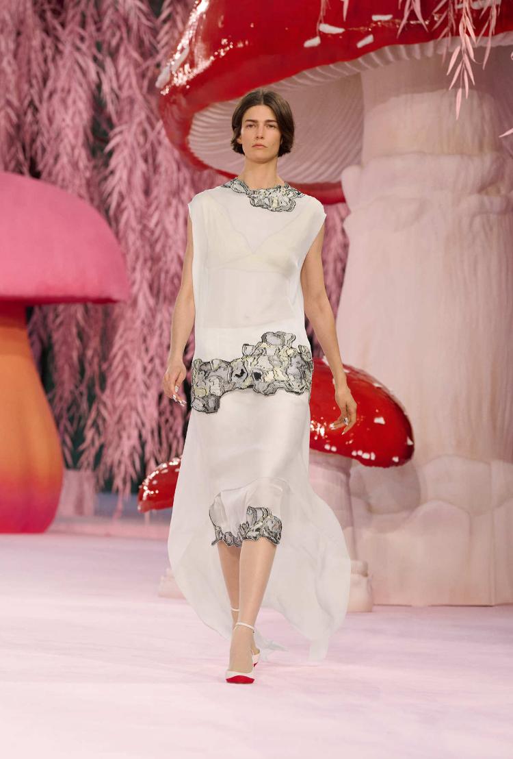 chanel-haute-couture-proleceleto-2026-poetski-let-u-dusu-visoke-mode-11