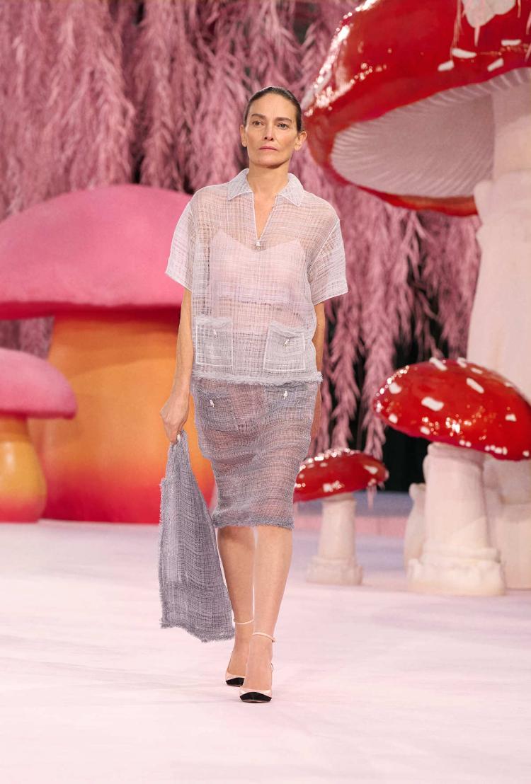chanel-haute-couture-proleceleto-2026-poetski-let-u-dusu-visoke-mode-15