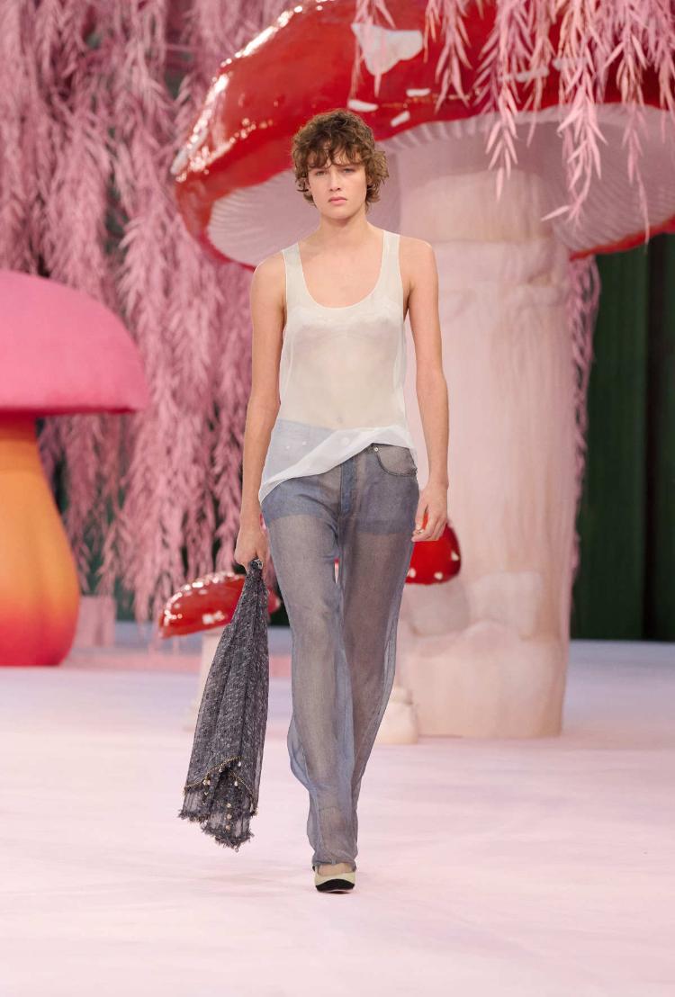 chanel-haute-couture-proleceleto-2026-poetski-let-u-dusu-visoke-mode-16