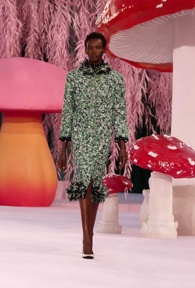 chanel-haute-couture-proleceleto-2026-poetski-let-u-dusu-visoke-mode-20