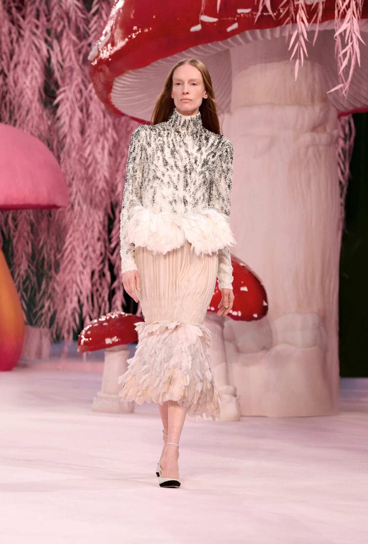 chanel-haute-couture-proleceleto-2026-poetski-let-u-dusu-visoke-mode-45