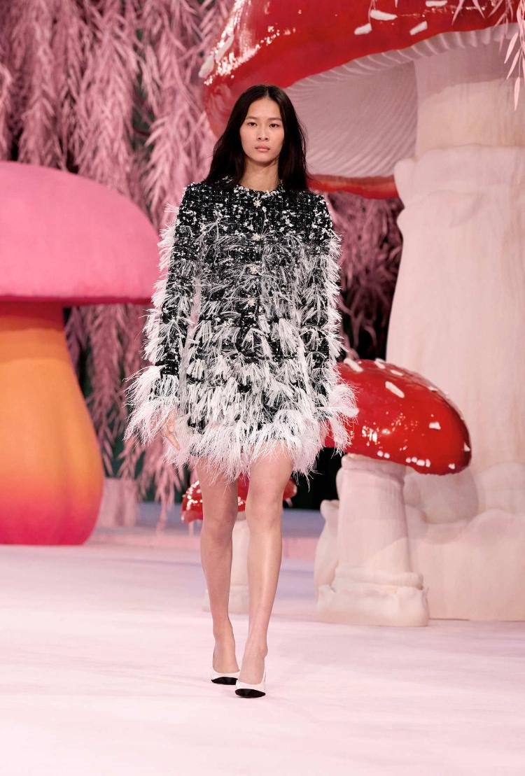 chanel-haute-couture-proleceleto-2026-poetski-let-u-dusu-visoke-mode-46