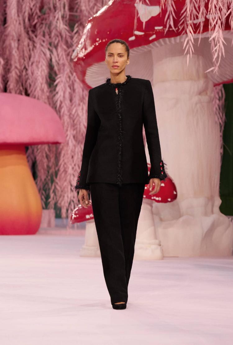 chanel-haute-couture-proleceleto-2026-poetski-let-u-dusu-visoke-mode-53