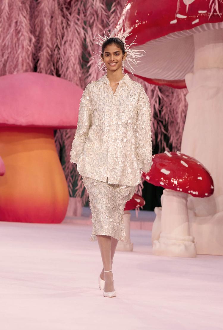 chanel-haute-couture-proleceleto-2026-poetski-let-u-dusu-visoke-mode-54