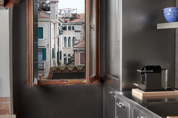 abimis-ego-u-veneciji-nerdajuci-celik-kao-savremeni-izraz-dizajnerske-kulture-6