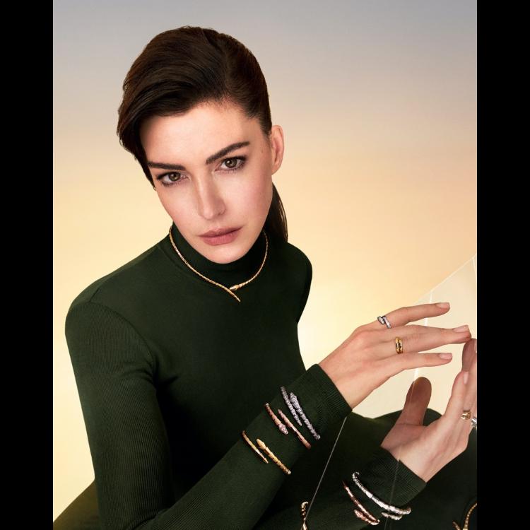 en-hatavej-i-prijanka-copra-dzonas-u-znaku-serpenti-bvlgari-slavi-moc-zavodljive-ikone-4