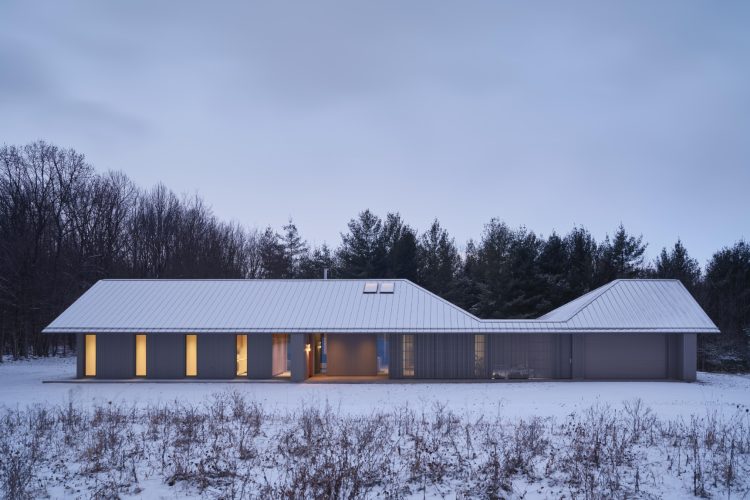 ridge-house-arhitektura-koja-se-povlaci-pred-pejzazom-7