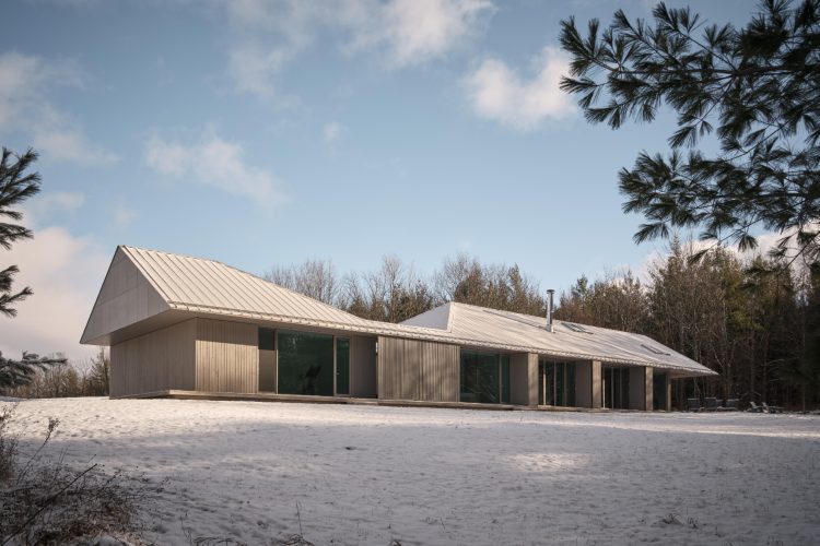 ridge-house-arhitektura-koja-se-povlaci-pred-pejzazom-10