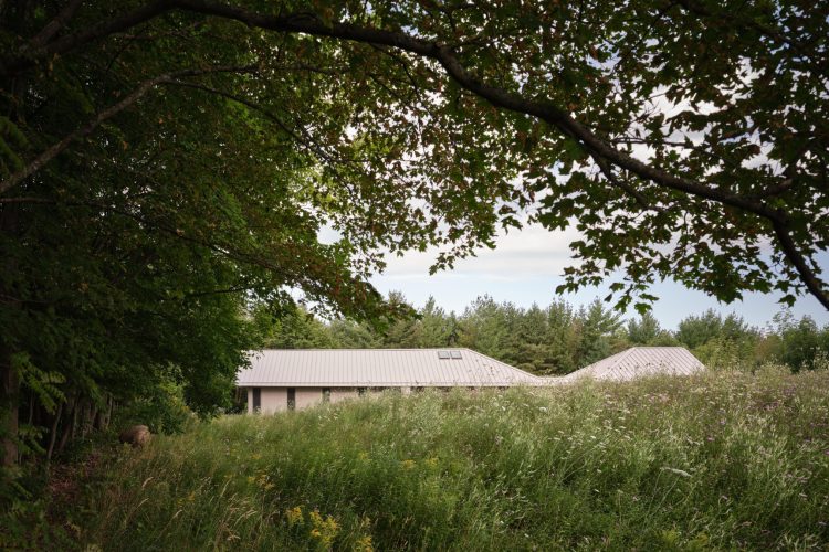 ridge-house-arhitektura-koja-se-povlaci-pred-pejzazom-15