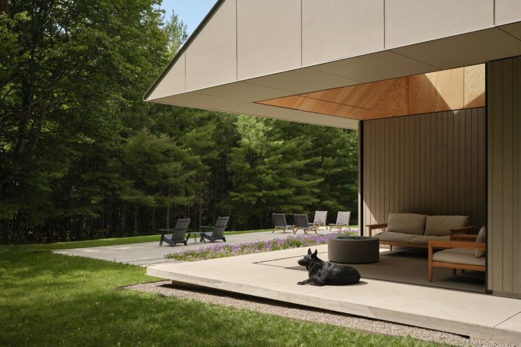 ridge-house-arhitektura-koja-se-povlaci-pred-pejzazom-18