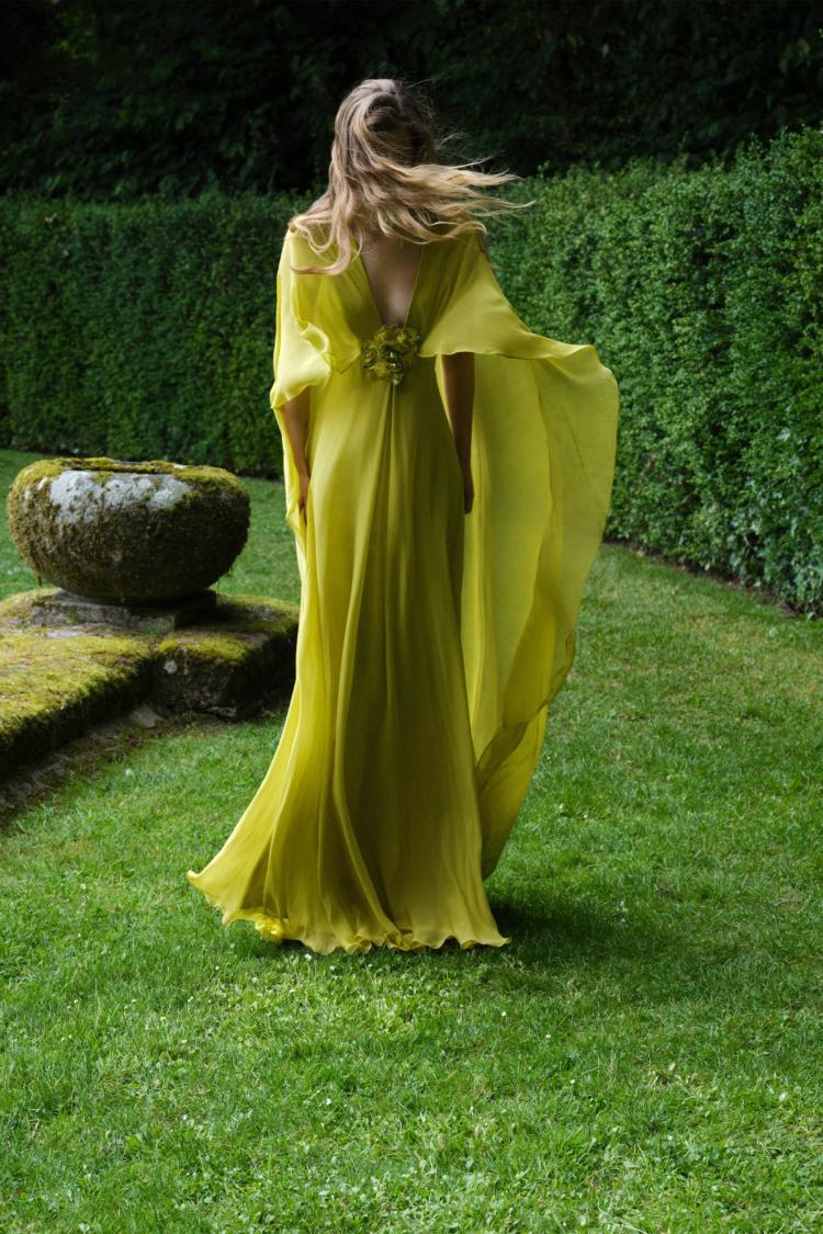elie-saab-resort-2027-kolekcija-koja-brise-granicu-izmedu-dnevne-elegancije-i-vecernjeg-glamura-5