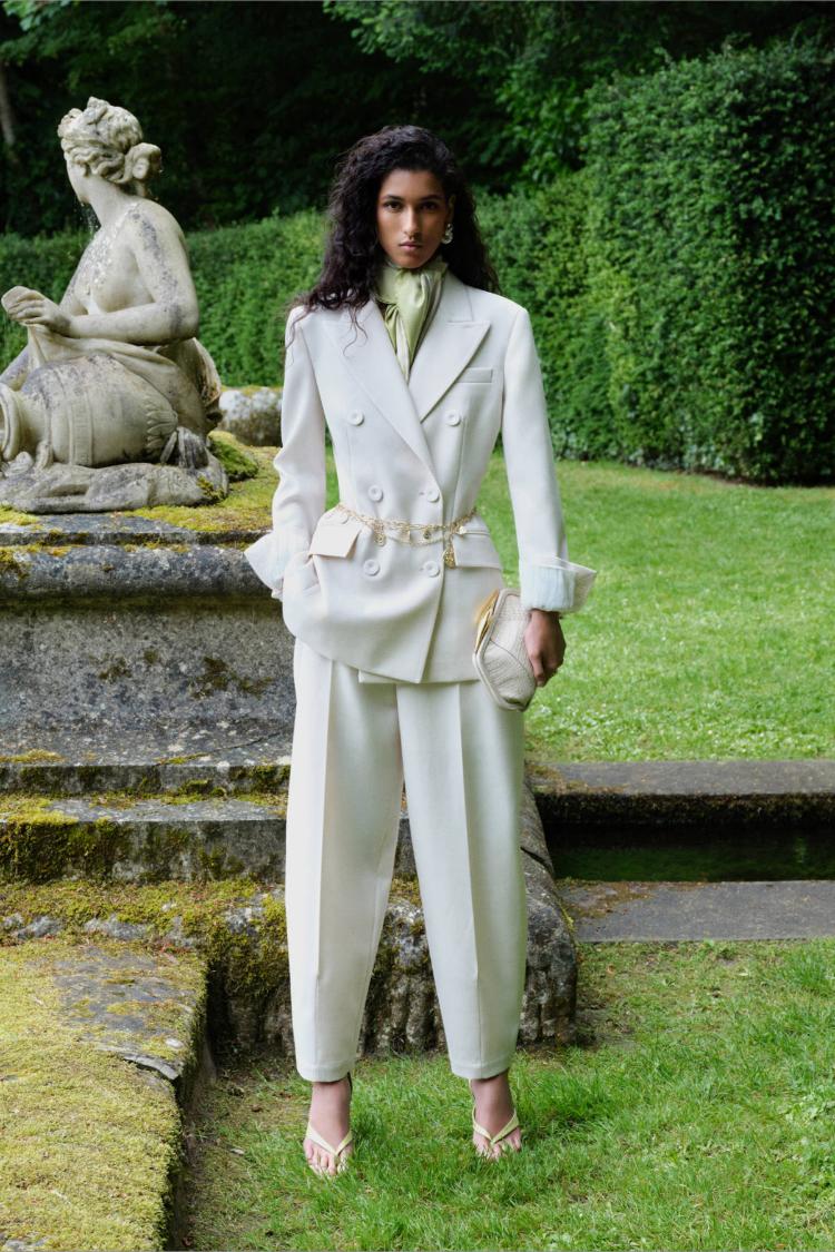 elie-saab-resort-2027-kolekcija-koja-brise-granicu-izmedu-dnevne-elegancije-i-vecernjeg-glamura-25
