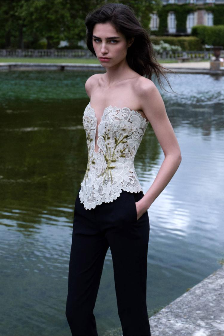 elie-saab-resort-2027-kolekcija-koja-brise-granicu-izmedu-dnevne-elegancije-i-vecernjeg-glamura-31
