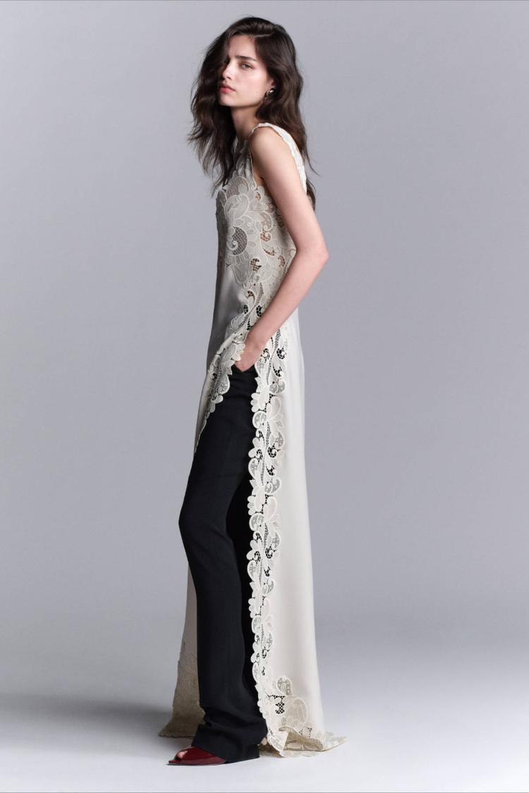 elie-saab-resort-2027-kolekcija-koja-brise-granicu-izmedu-dnevne-elegancije-i-vecernjeg-glamura-32