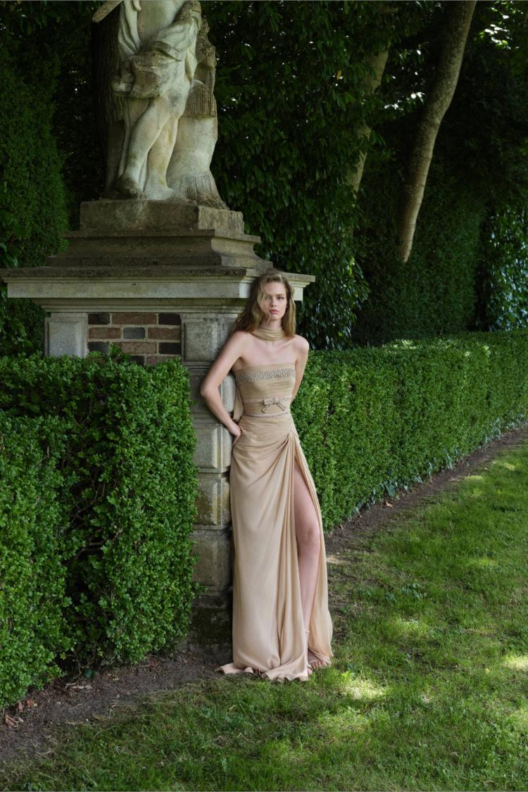 elie-saab-resort-2027-kolekcija-koja-brise-granicu-izmedu-dnevne-elegancije-i-vecernjeg-glamura-60