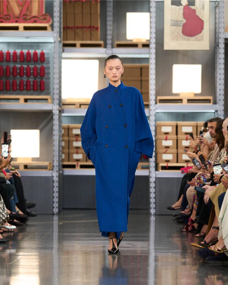 max-mara-resort-2027-kinetic-chic-bauhaus-kaputi-luksuzna-zenska-moda-shanghai-2027-5